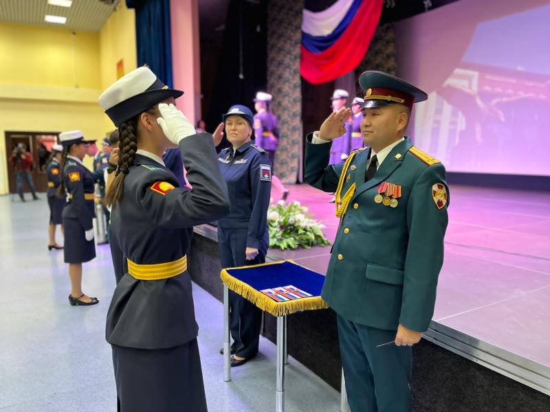 Офицеры Росгвардии приняли участие в церемонии посвящения воспитанников Кызылского Президентского кадетского училища