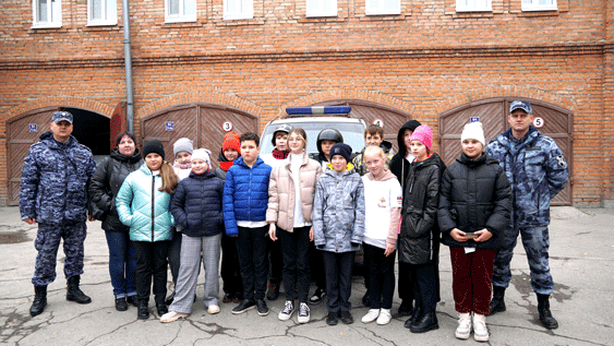 В Ульяновске сотрудники вневедомственной охраны Росгвардии провели урок мужества для воспитанников «Гвардейской смены»