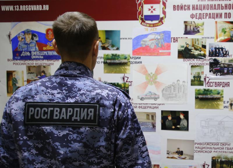 В Мордовии проходит художественная выставка Росгвардии