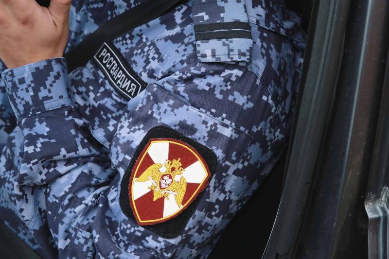 В Саранске росгвардейцы совместно с сотрудником МВД задержали мужчину по подозрению в побоях