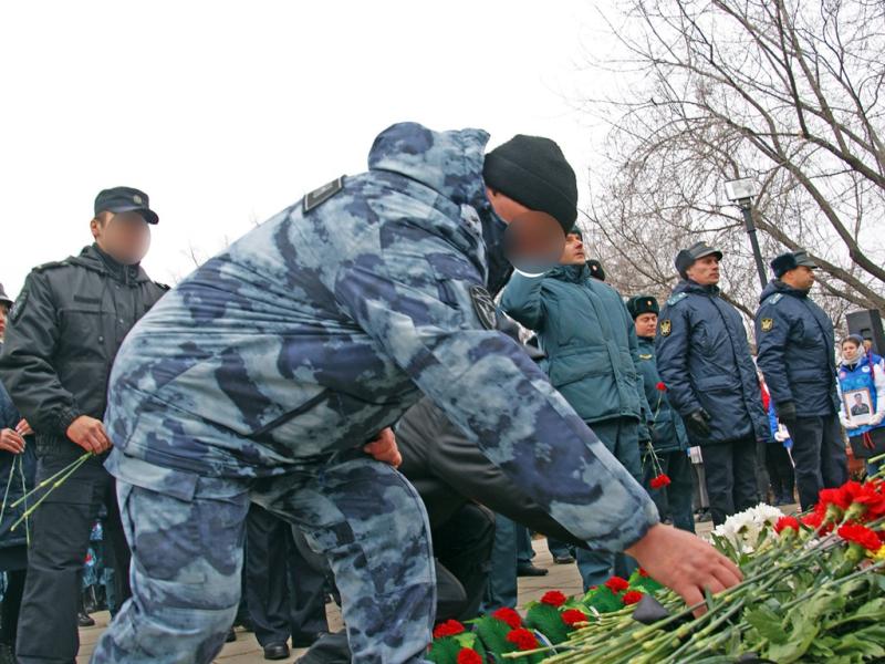 Росгвардейцы в Хакасии отдали дань памяти боевым товарищам и землякам, погибшим при исполнении служебного долга