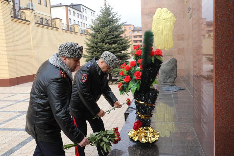 Росгвардейцы Ингушетии почтили память правоохранителей, погибших при выполнении служебных обязанностей