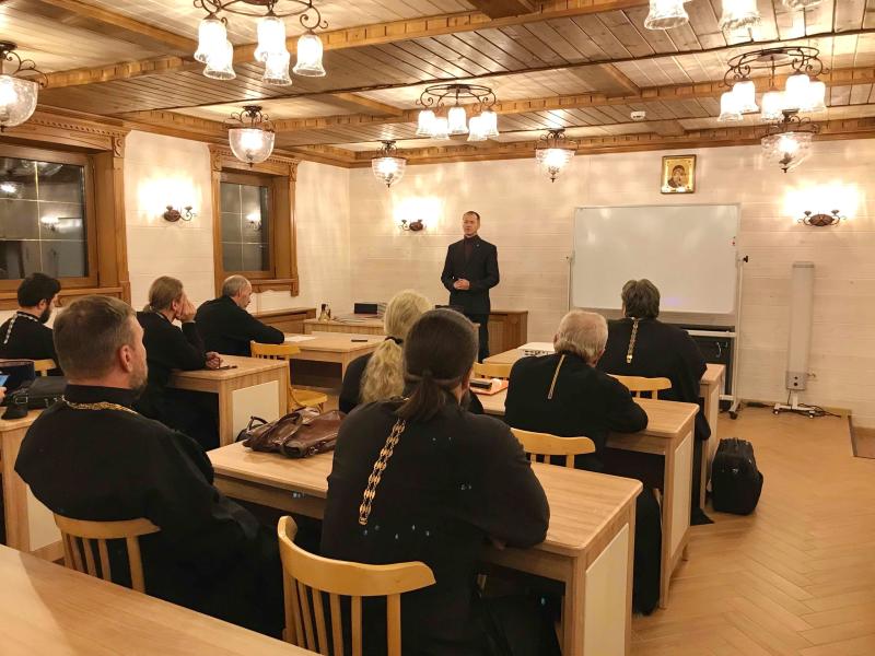 Ветеран Росгвардии выступил на курсах повышения квалификации для священнослужителей Вятской, Яранской и Уржумской епархий