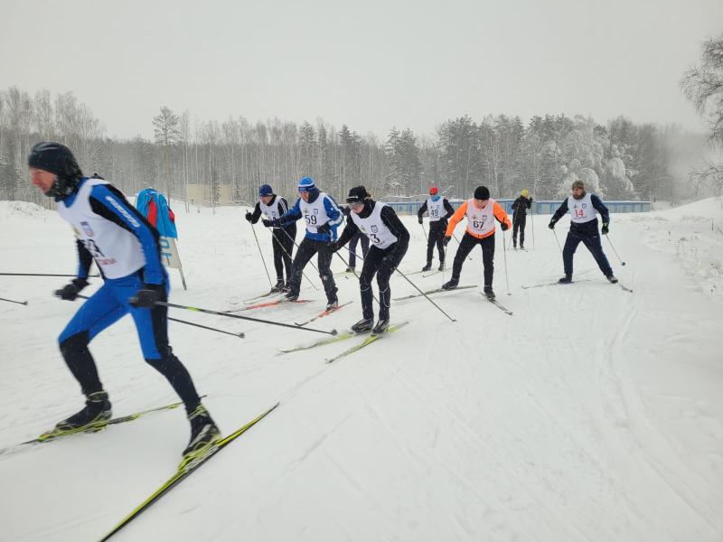 На Среднем Урале росгвардейцы состязались в первенстве по лыжной гонке и зимнему служебному двоеборью