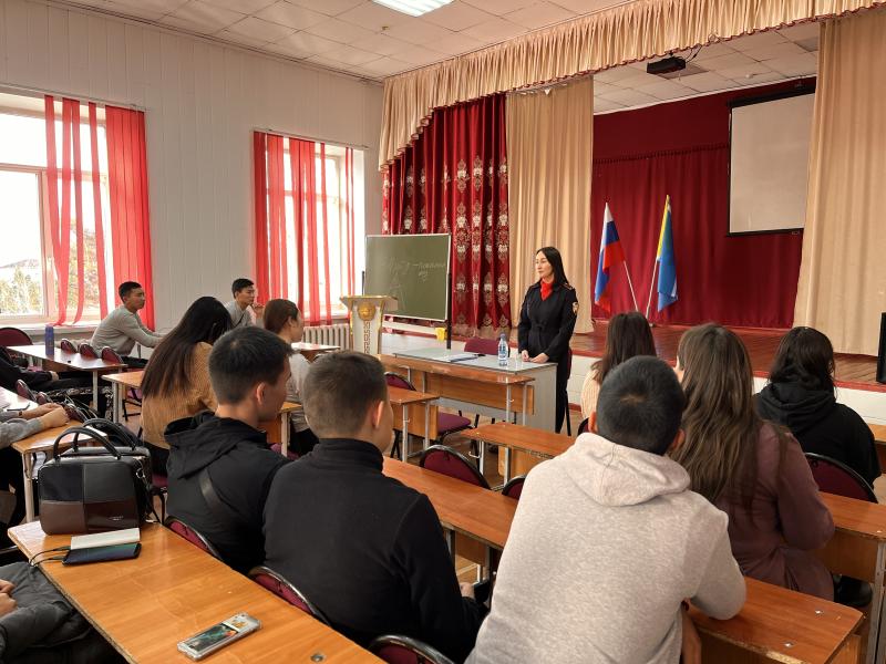 Росгвардейцы провели профориентационный урок для тувинских студентов