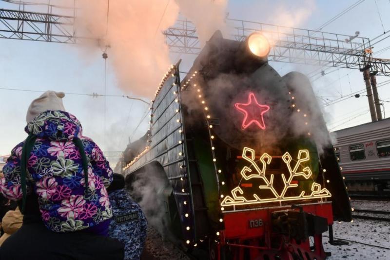 Росгвардейцы обеспечили безопасность поезда Деда Мороза в Тюмени