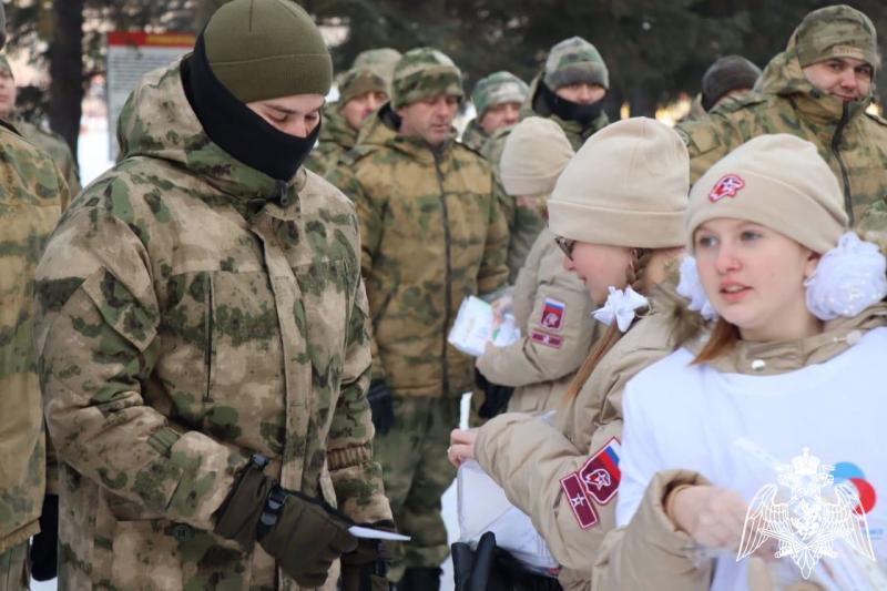 Юнармейцы Новосибирской области передали участникам спецоперации новогодние письма