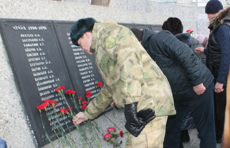 Представители Росгвардии почтили память павших на Северном Кавказе зауральцев