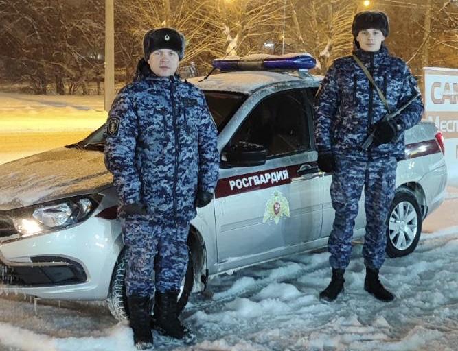 Наряд Росгвардии задержал злоумышленника при попытке похитить товар из подвального помещения магазина в Иркутске