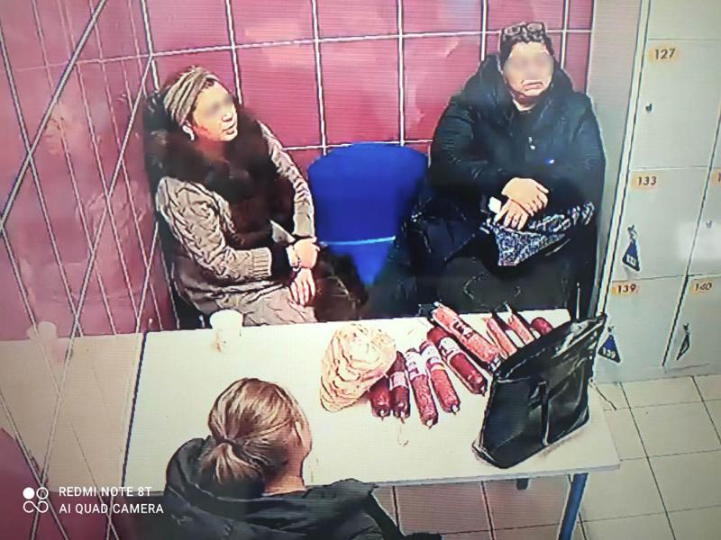 Росгвардейцы задержали подозреваемых в краже девяти батонов колбасы