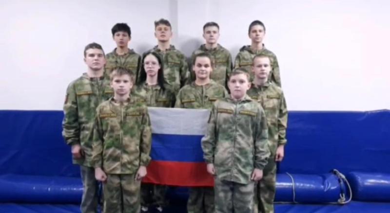 В Оренбуржье воспитанники военно-патриотического движения «Гвардейская смена» записали видеопоздравление бойцам Росгвардии, участвующим в СВО