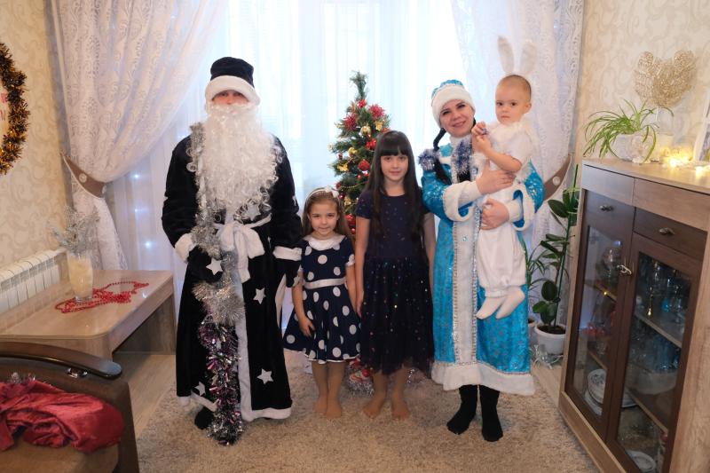 В Курске дед Мороз специального назначения Росгвардии поздравил детей