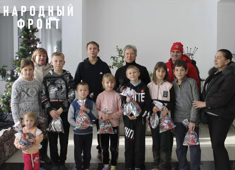 Общественники доставили новогодние подарки детям из Херсонской области, которые приехали в Кабардино-Балкарию