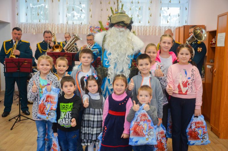 «Дед мороз специального назначения» поздравил детей из Пензенской области