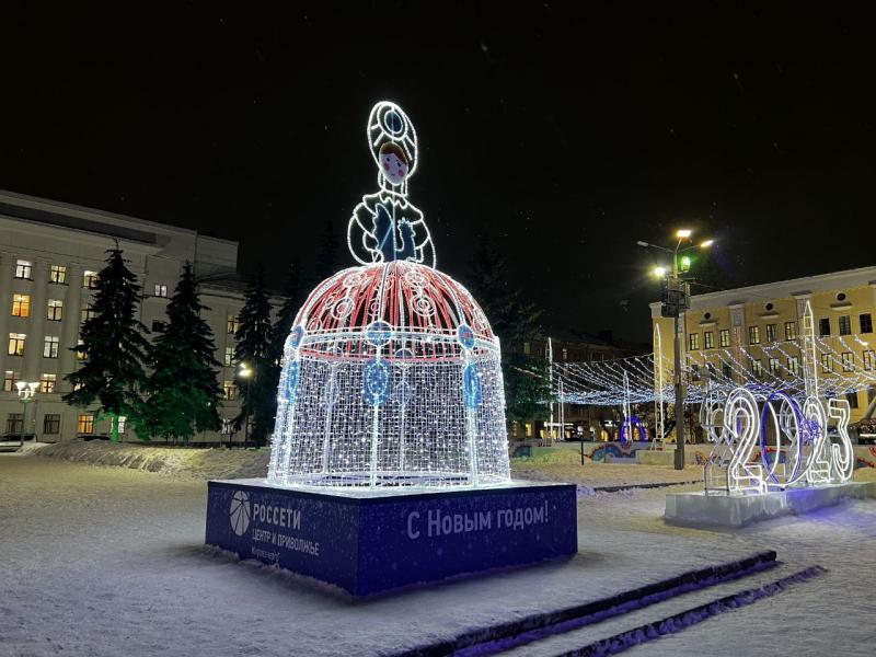 Филиал «Кировэнерго» украсил улицы города Кирова праздничной инсталляцией