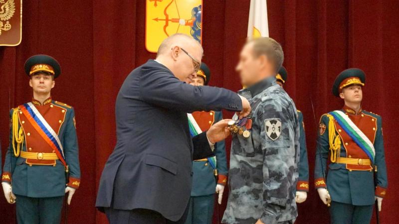 Губернатор Кировской области вручил государственные награды сотрудникам спецназа Росгвардии