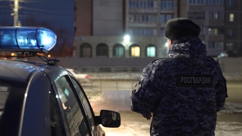 Сотрудники Росгвардии приняли участие в обеспечении общественного порядка и безопасности в новогоднюю ночь по всему Южному Уралу