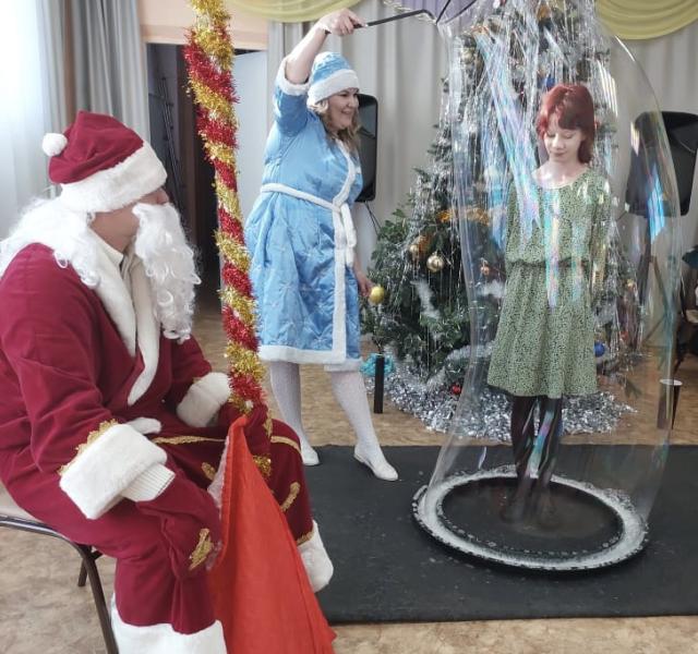 Дед Мороз специального назначения Росгвардии исполнил новогодние желания воспитанников подшефного детского дома в Иркутской области