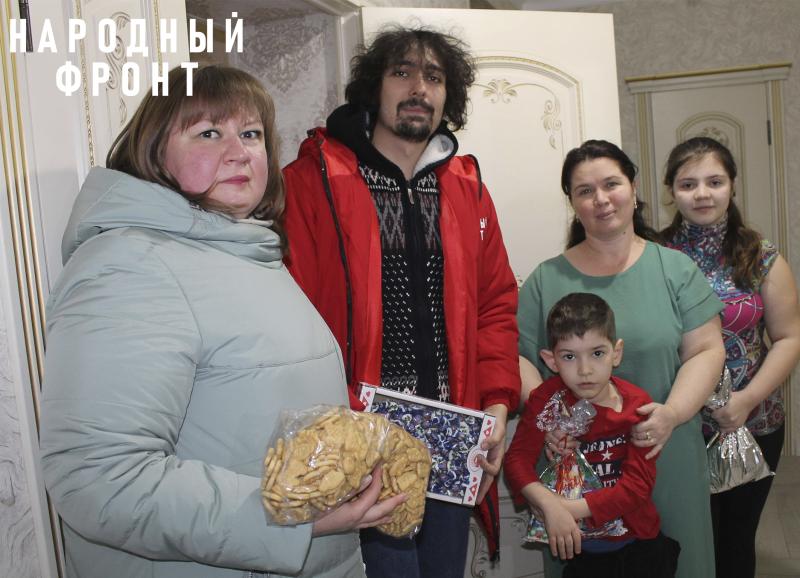 Народный фронт в Кабардино-Балкарии доставил подарки многодетным и малоимущим семьям