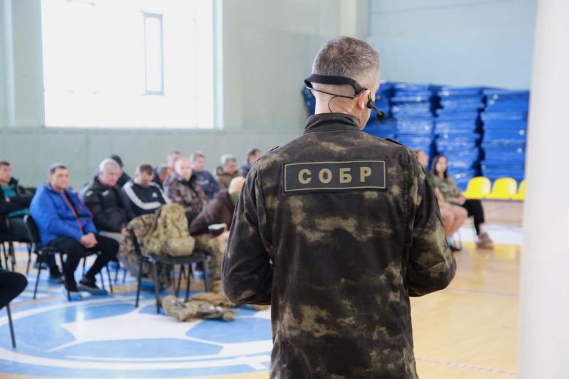 В Мордовии сотрудник спецназа провел тренировочное занятие по выживанию в экстремальных условиях
