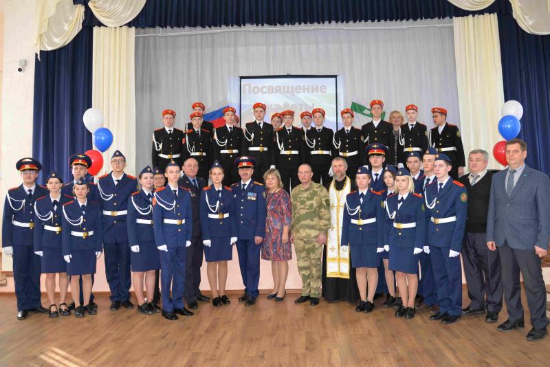 Представители Росгвардии поздравили курганских школьников с посвящением в кадеты