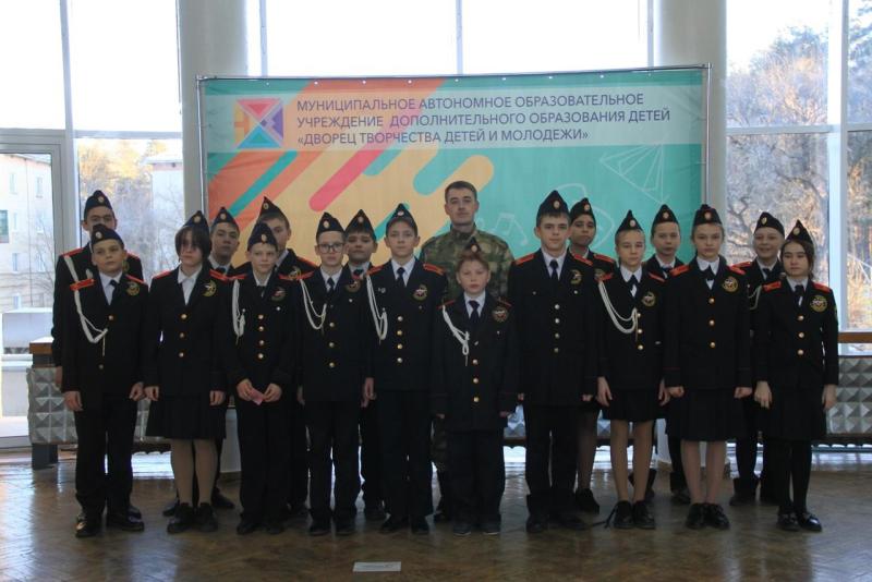 В Пензенской области военнослужащие Росгвардии приняли участие в церемонии посвящения школьников в ряды "Юнармия"