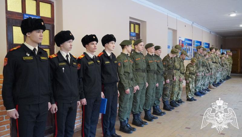 В Саратове с воспитанниками «Гвардейской смены» прошла военно-спортивная игра «Наследники Героев Отечества»