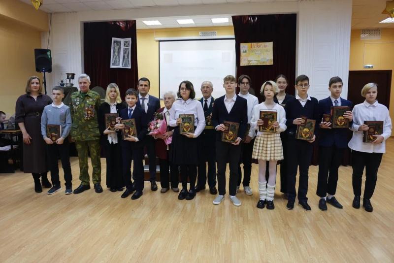 В День воинской славы России школьники получили ​паспорта граждан РФ