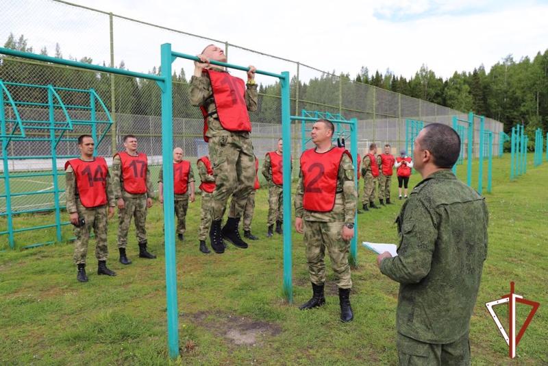 Инструкторы подразделений боевой подготовки Росгвардии отмечают свой профессиональный праздник