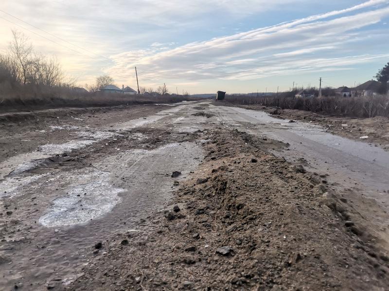 В эртильском селе Щучье обновленная дорога не продержалась и полугода