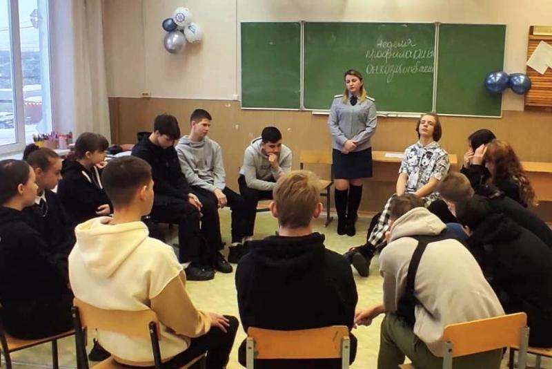 Психолог УИИ УФСИН провела правовое занятие с мурманскими студентами