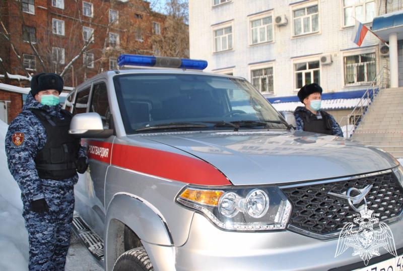Кировские росгвардейцы задержали дебошира на месте ДТП