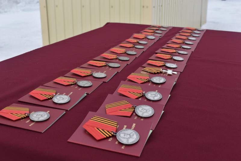 Военнослужащим Росгвардии из Ангарска, отличившимся в ходе проведения специальной военной операции вручили государственные награды