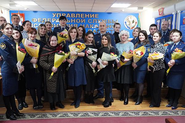В УФСИН Дагестана поздравили женщин с праздником 8 марта