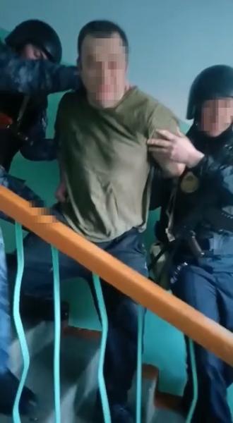 Стрелявший из окна дома злоумышленник задержан спецназом Росгвардии в Кировской области
