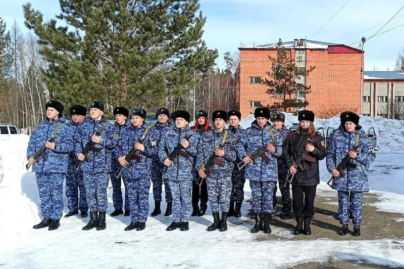 Ко Дню Росгвардии сотрудники вневедомственной охраны торжественно приняли присягу в Иркутской области