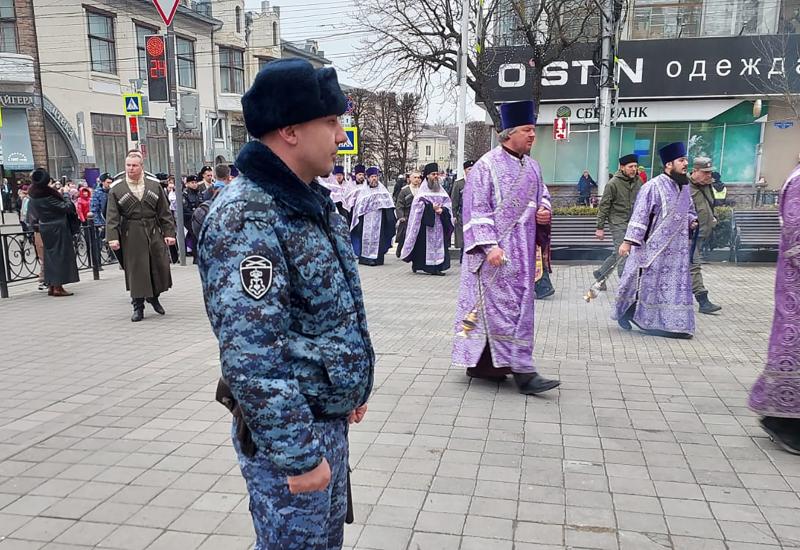 В Ставрополе росгвардейцы приняли участие в обеспечении правопорядка во время Крестного хода