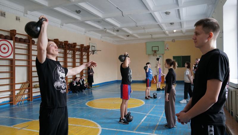 В Кирове прошла межшкольная военизированная спартакиада с участием ветеранов и действующих сотрудников Росгвардии