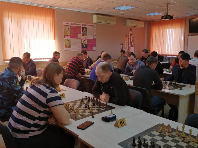 В Городском шахматном клубе имени М.И. Найдова прошли соревнования по быстрым шахматам среди сотрудников исправительных учреждений Кемеровской области