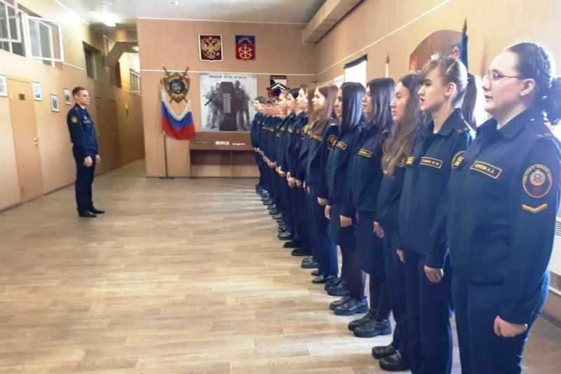 Сотрудники спецназа УФСИН провели тренировку с подшефными кадетами