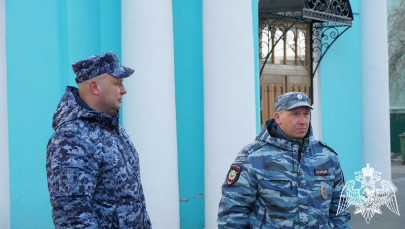 В Кирове росгвардейцы обеспечили правопорядок во время Пасхальных богослужений
