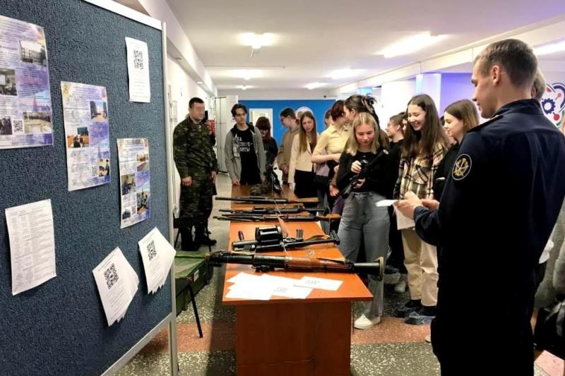 Сотрудники УФСИН России по Мурманской области приняли участие в молодёжном профориентационном форуме
