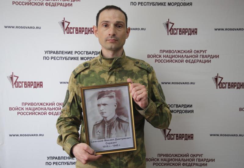 В Мордовии росгвардеец принял участие во всероссийской ведомственной акции «Автограф Победы»