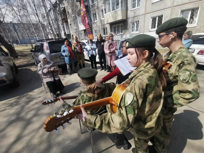 Росгвардейцы поздравили с Днем Победы участников войны в Иркутске