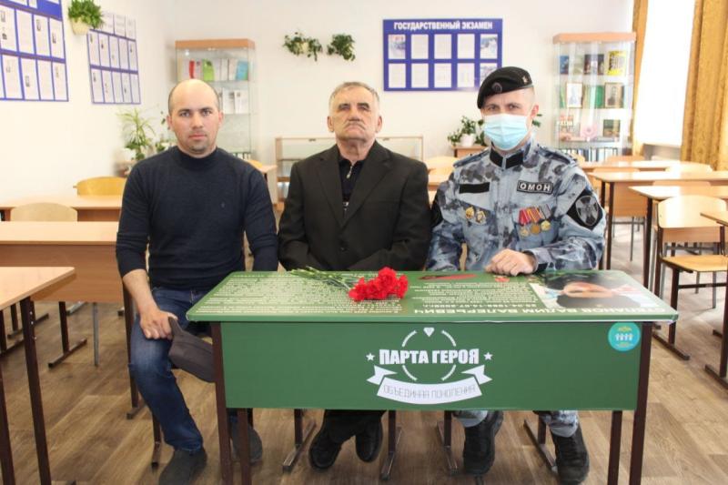 Сотрудник Росгвардии из Иркутской области принял участие в открытии «Парты Героя» в честь своего брата