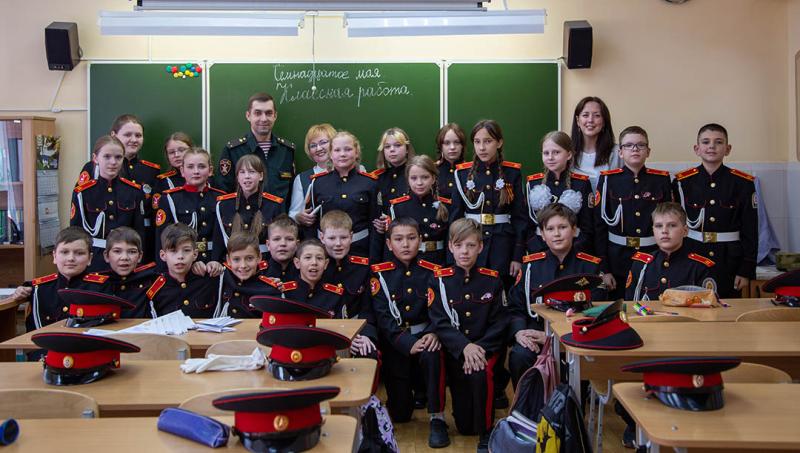 Кадеты подшефной ОМОН «Воин» школы присоединились к акции «Письмо солдату»