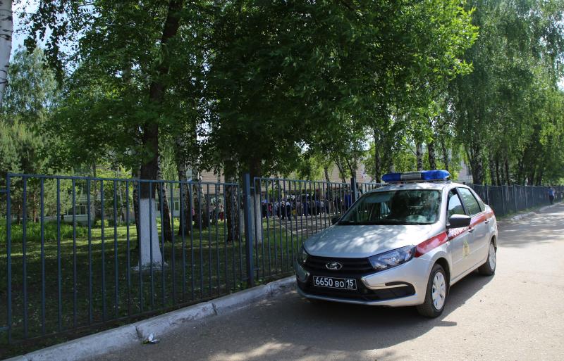 В Мордовии росгвардейцы приняли участие в обеспечении общественного порядка школьного праздника «Последний звонок»