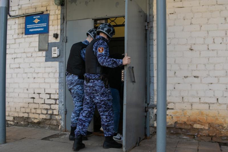 В Кирове росгвардейцы задержали гражданина, подозреваемого в краже телефона