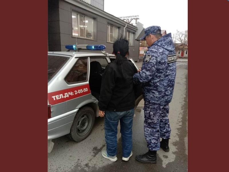 Росгвардейцы задержали подозреваемую в грабеже в Туве