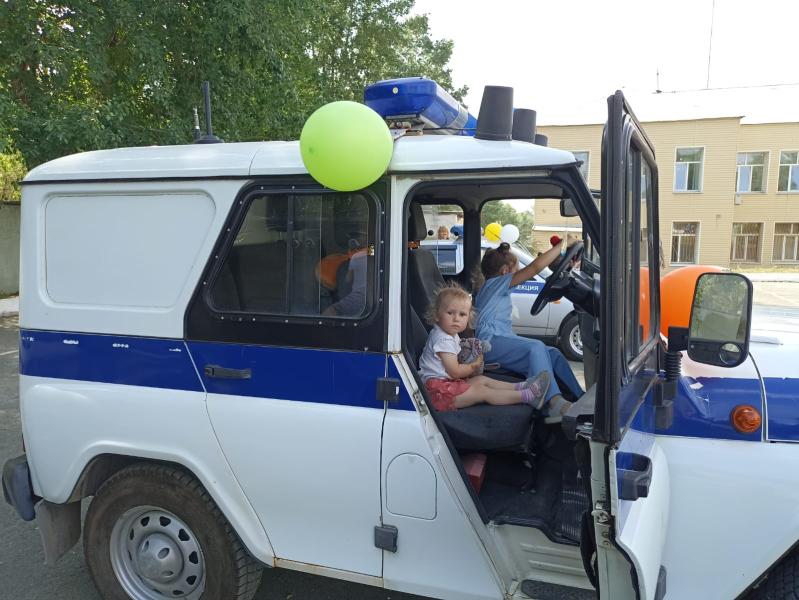 ОМОН «Топаз» открыл свои двери для детей сотрудников в Екатеринбурге